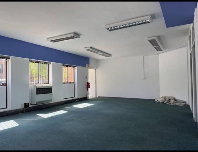 BUSINESS PROPERTY TO RENT IN CLAREMONT